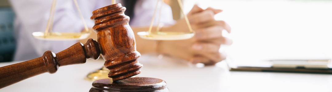 Banki próbują minimalizować straty, oferując ugody frankowe, które na pierwszy rzut oka mogą wydawać się atrakcyjne. W takim przypadku kredytobiorcy powinni dokładnie przeanalizować warunki ugody i skonsultować się z doświadczonymi prawnikami, aby podjąć świadomą decyzję.