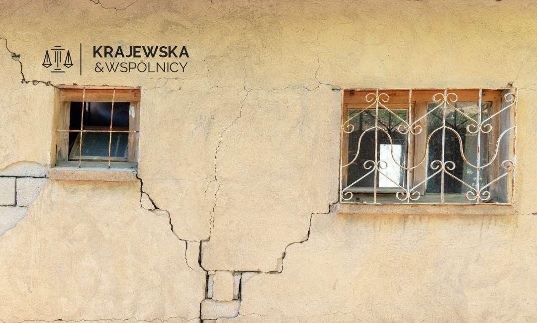 Pęknięta ściana domu