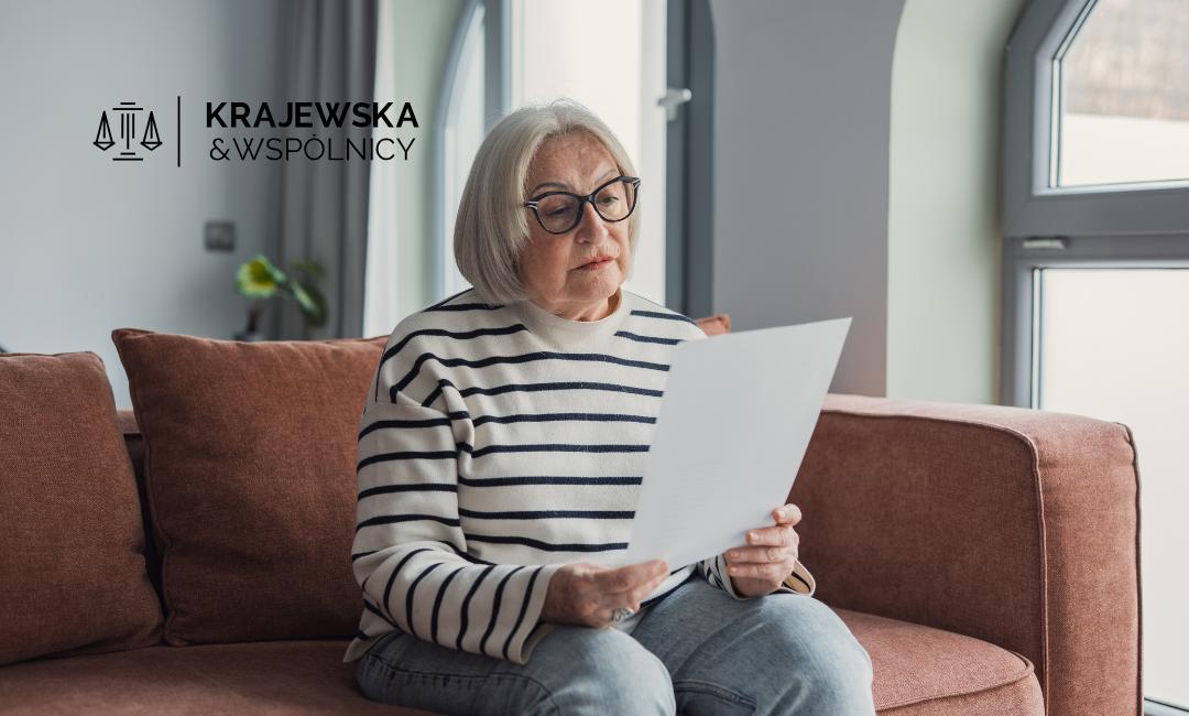 kobieta_czytająca_dokumenty