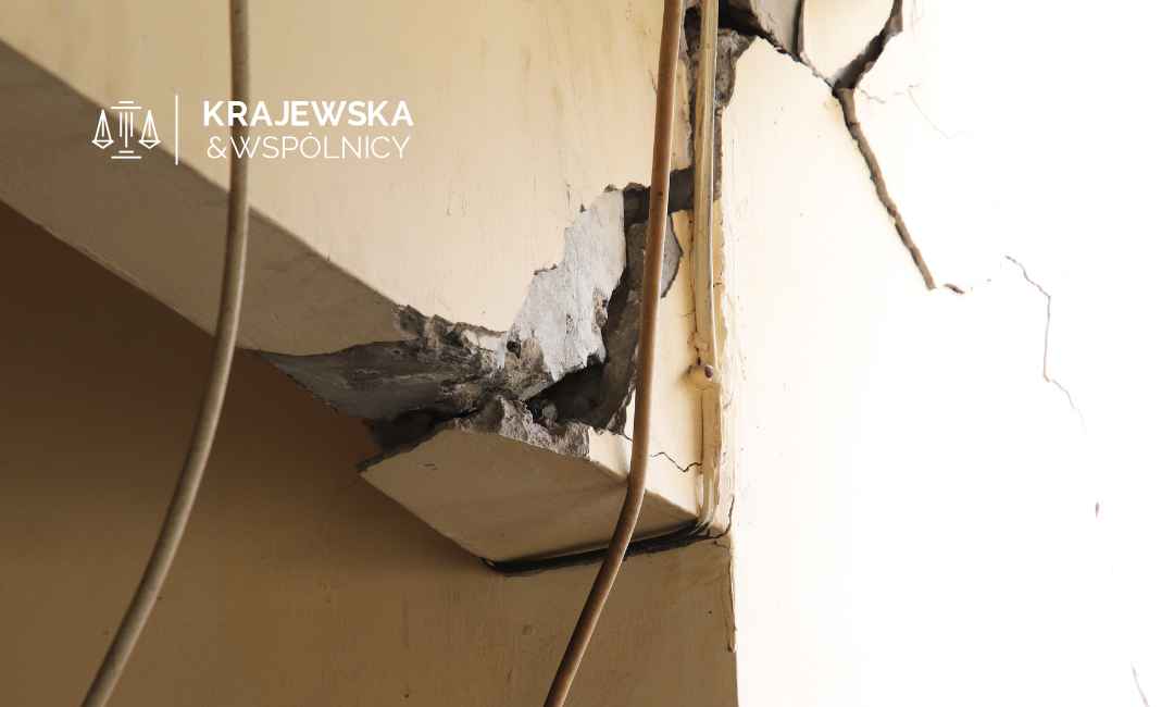 pęknięcie na ścianie